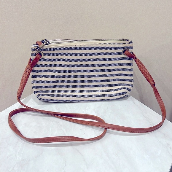 🔥Sole Society Striped Navy and Tan Crossbody Bag🔥 - Picture 1 of 6